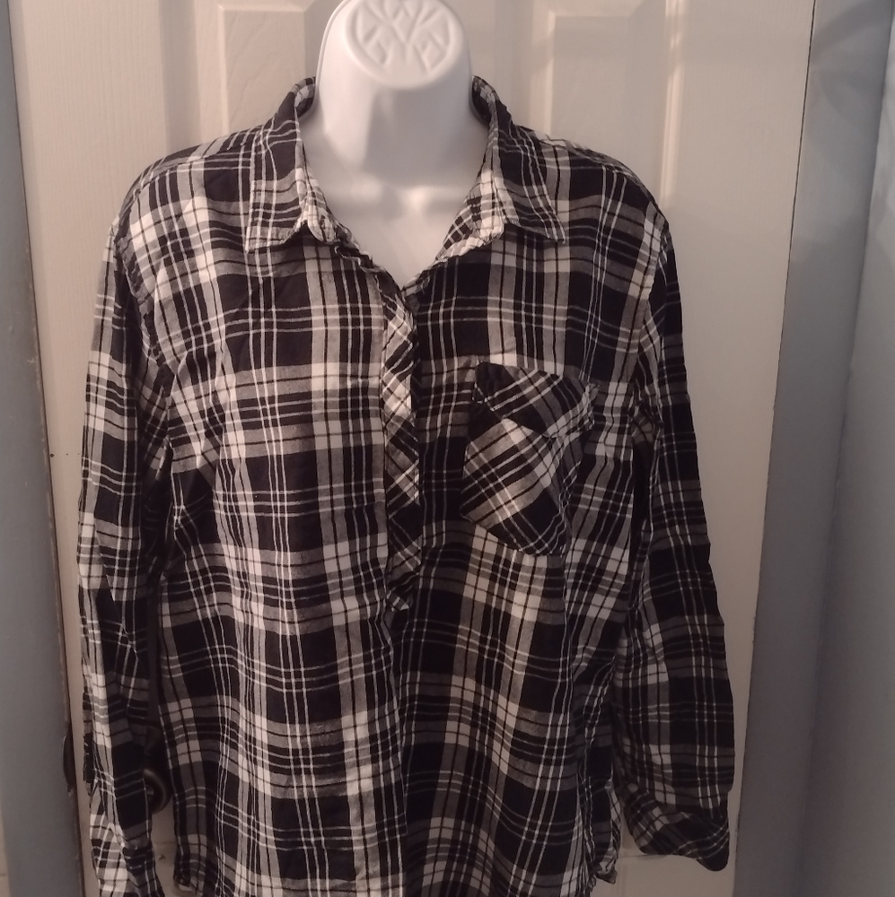 Gap black and white flannel